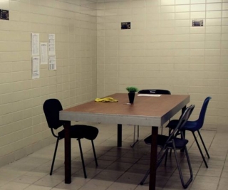 mesa dentro de la sala